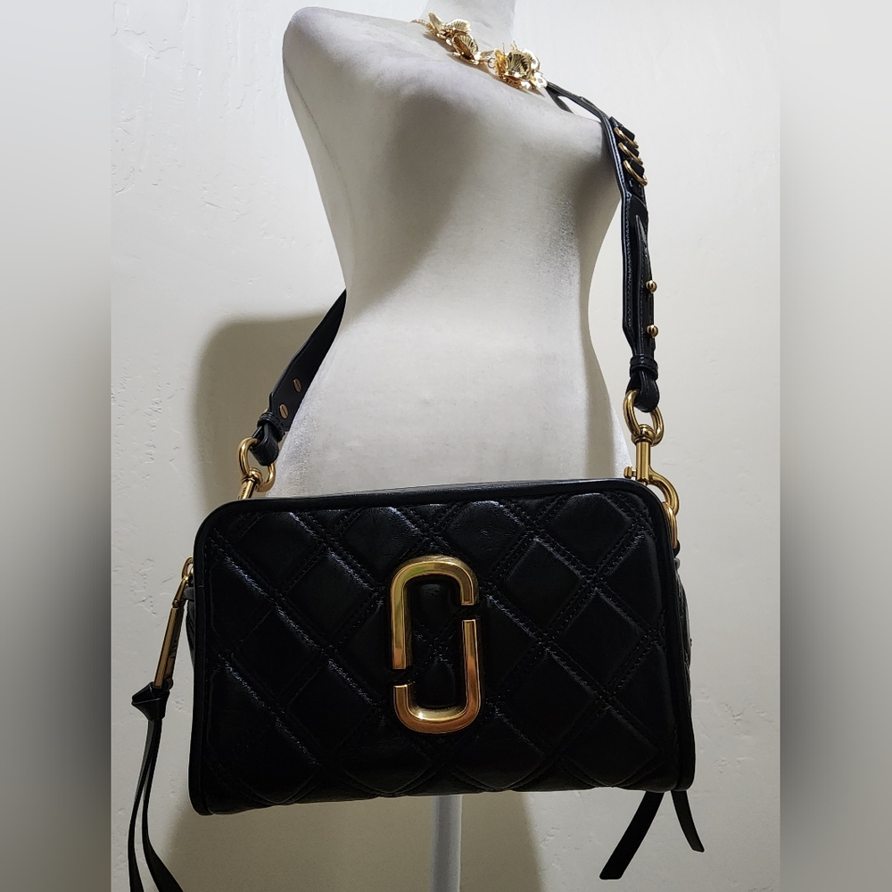MARC JACOBS Natural Grain Calfskin Quilted The Softshot 21 Bag